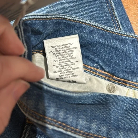 Nwt Hudson Mid rise Baby bell Blue Jeans. Size 29